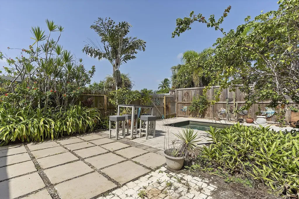 615 7th Avenue N Lake Worth FL 33460