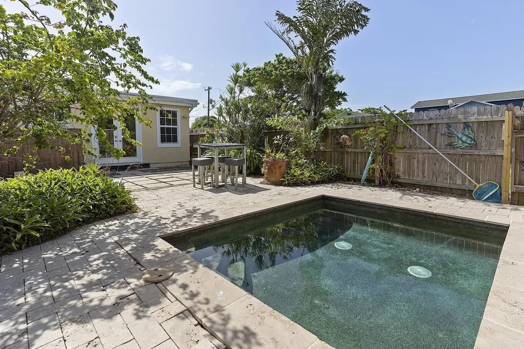615 7th Avenue N Lake Worth FL 33460