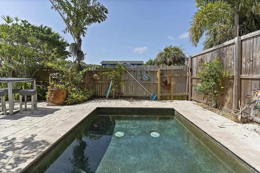 615 7th Avenue N Lake Worth FL 33460
