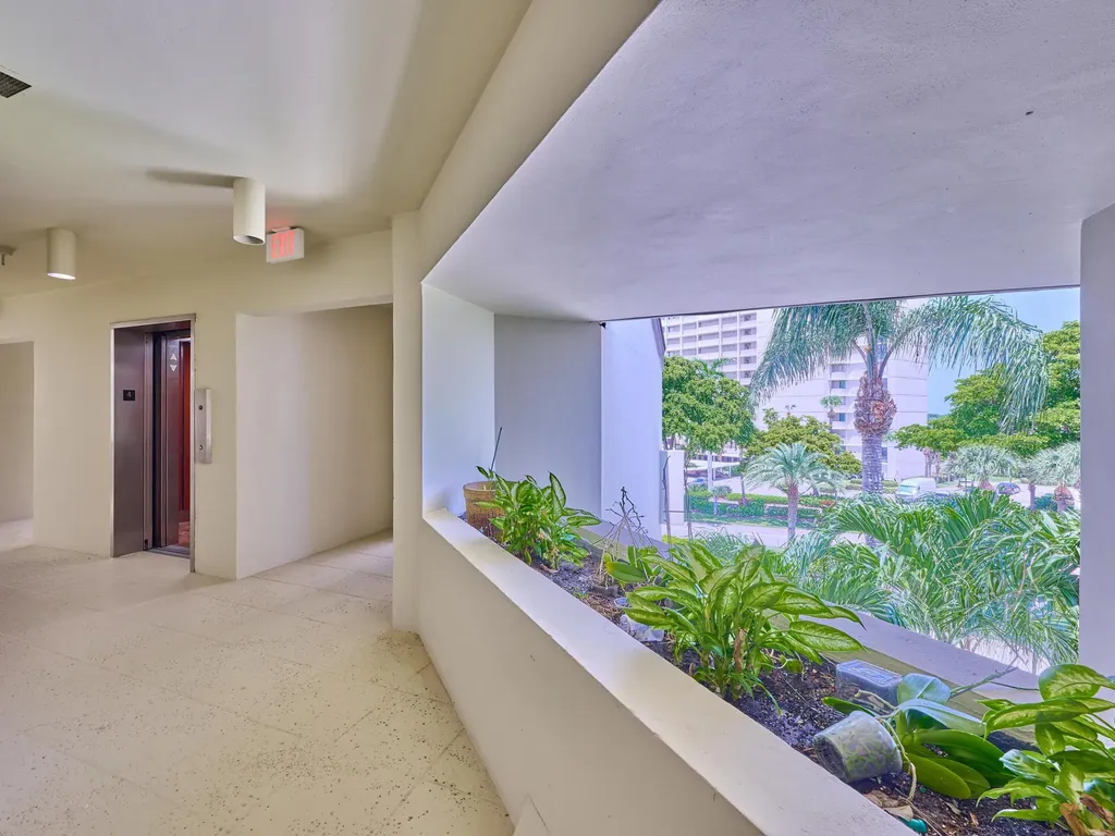 1117 Marine Way E North Palm Beach FL 33408