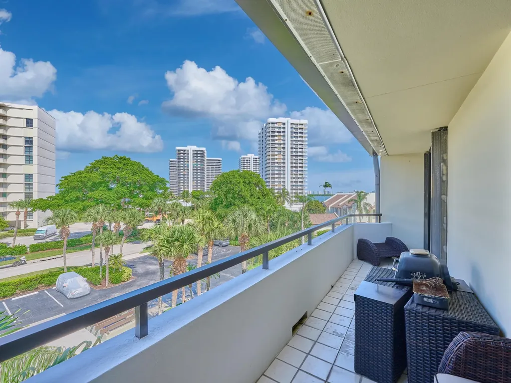 1117 Marine Way E North Palm Beach FL 33408