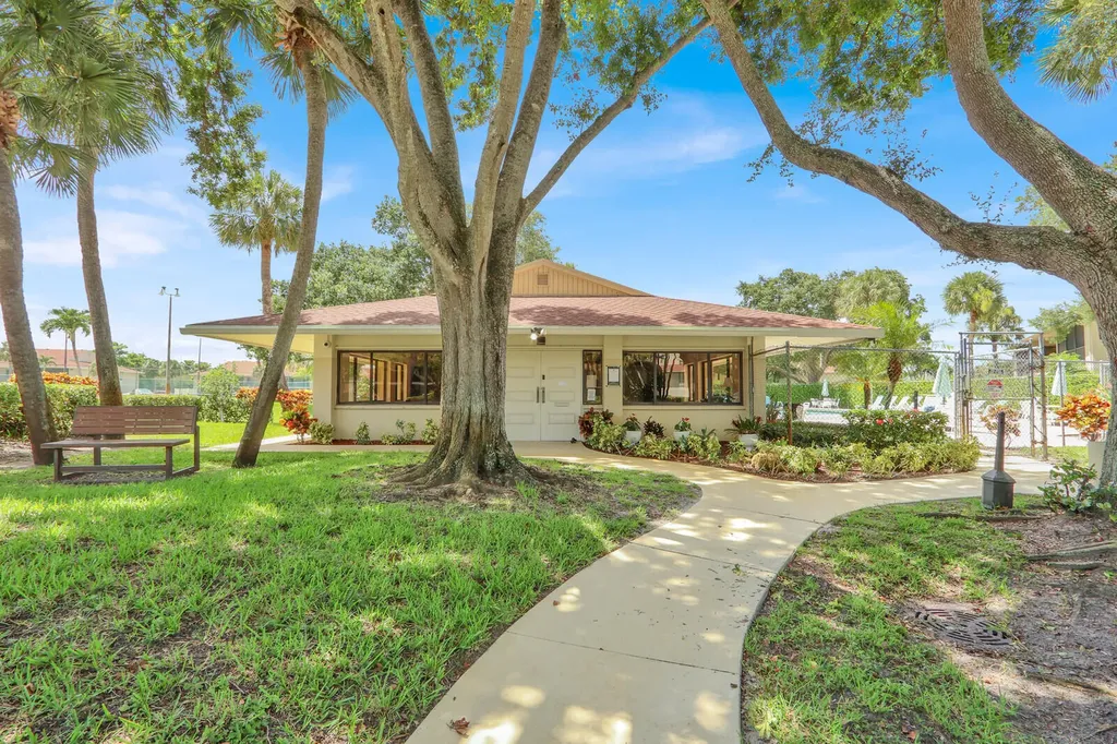 6563 Chasewood Drive Jupiter FL 33458