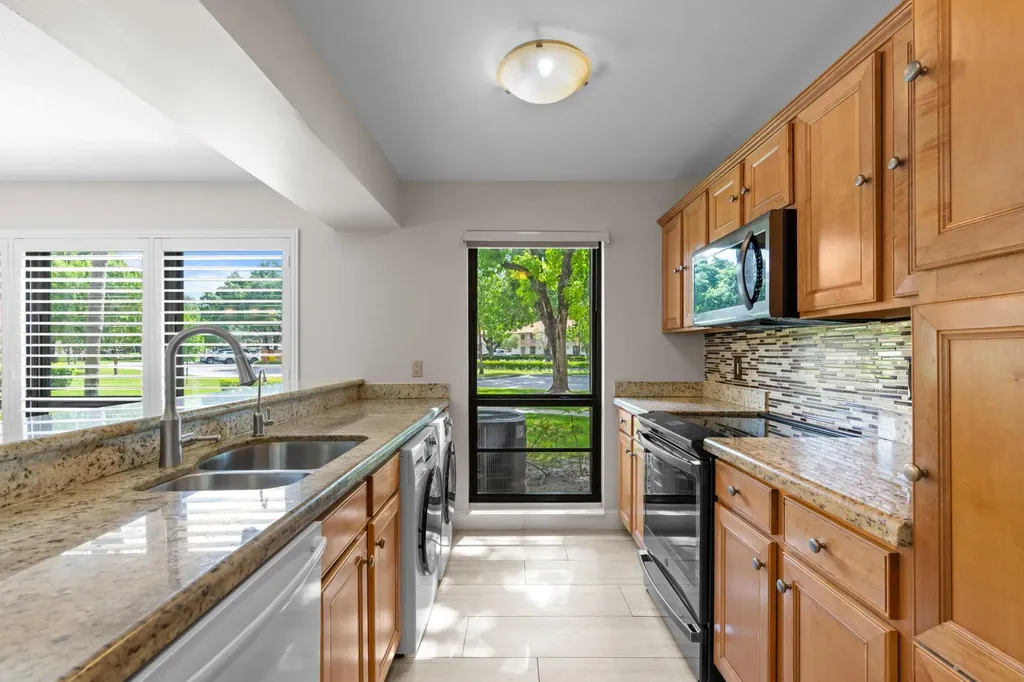 200 Brackenwood Terrace Palm Beach Gardens FL 33418