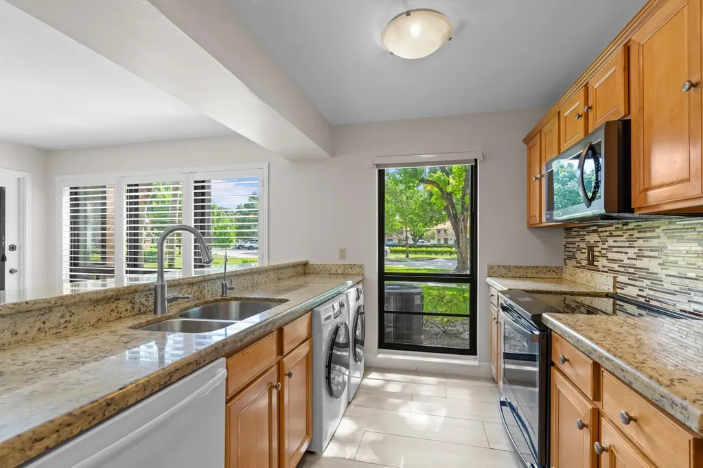 200 Brackenwood Terrace Palm Beach Gardens FL 33418