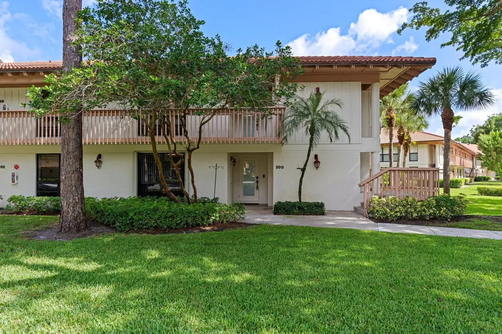 200 Brackenwood Terrace Palm Beach Gardens FL 33418