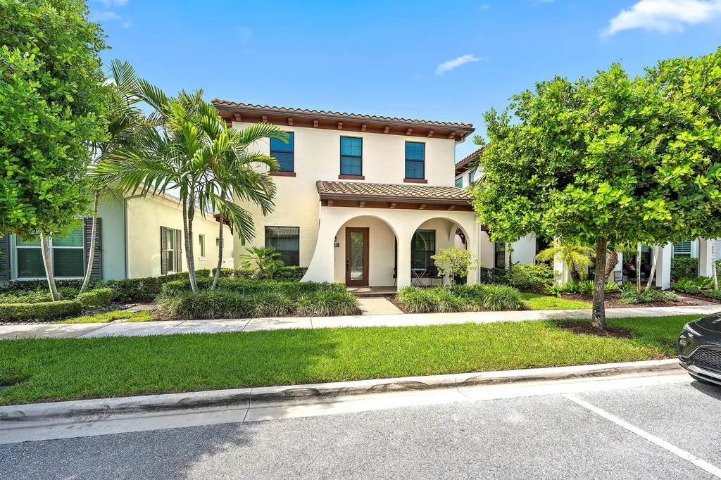 8023 Hobbes Way Palm Beach Gardens FL 33418