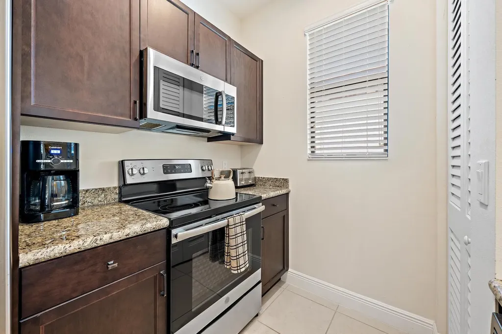 8023 Hobbes Way Palm Beach Gardens FL 33418