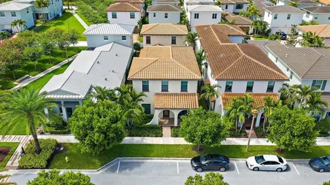 8023 Hobbes Way Palm Beach Gardens FL 33418