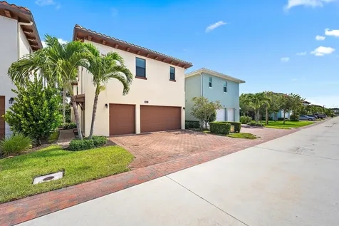 8023 Hobbes Way Palm Beach Gardens FL 33418