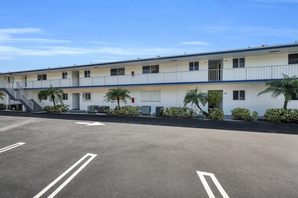 4 Garden Street Tequesta FL 33469