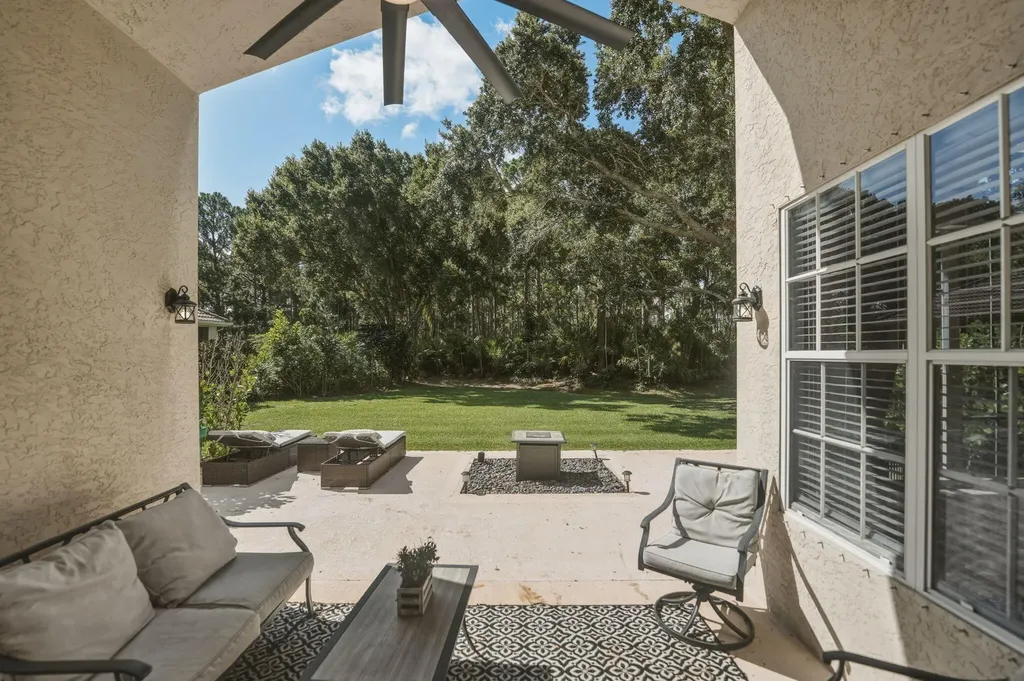 609 SW St Thomas Cove Port St Lucie FL 34986