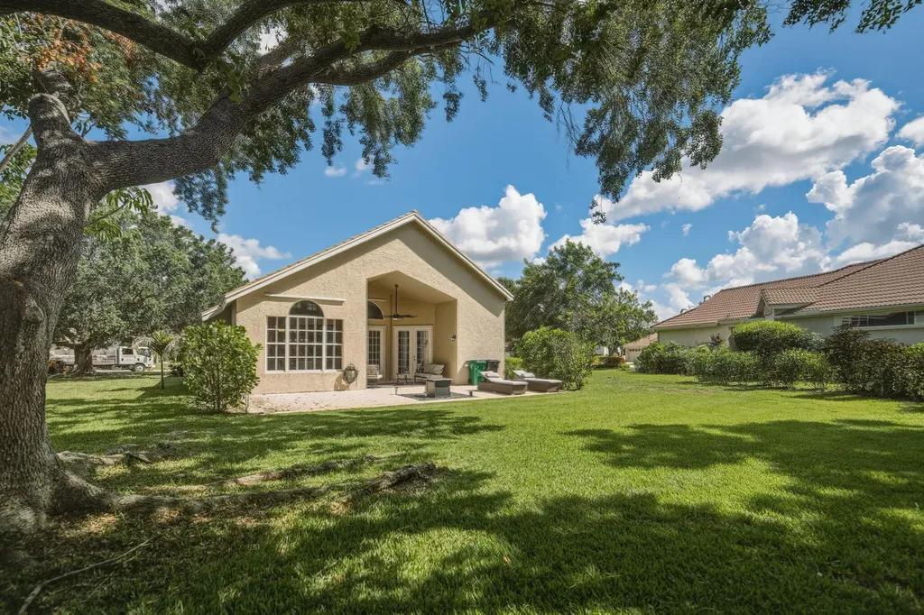 609 SW St Thomas Cove Port St Lucie FL 34986
