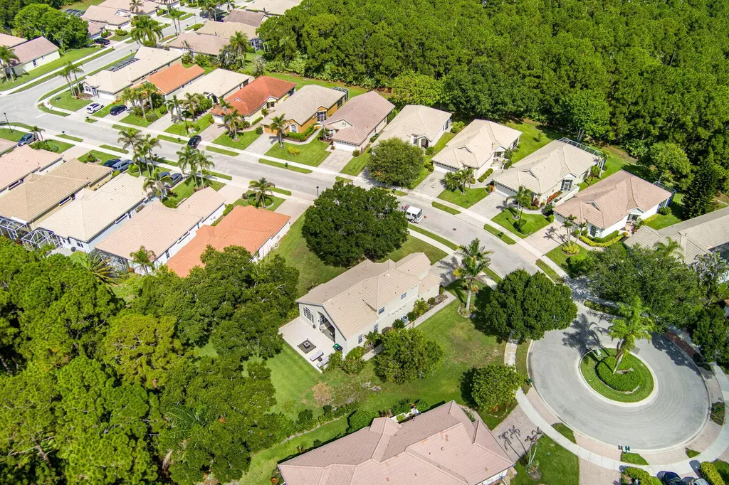 609 SW St Thomas Cove Port St Lucie FL 34986