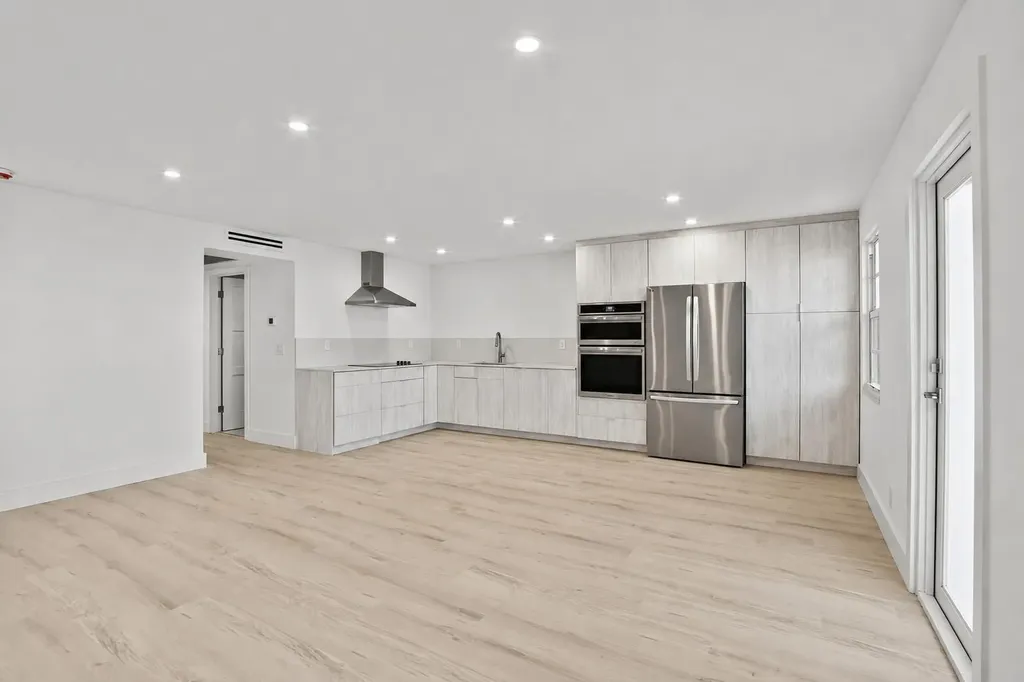 1023 Guildford Boca Raton FL 33434