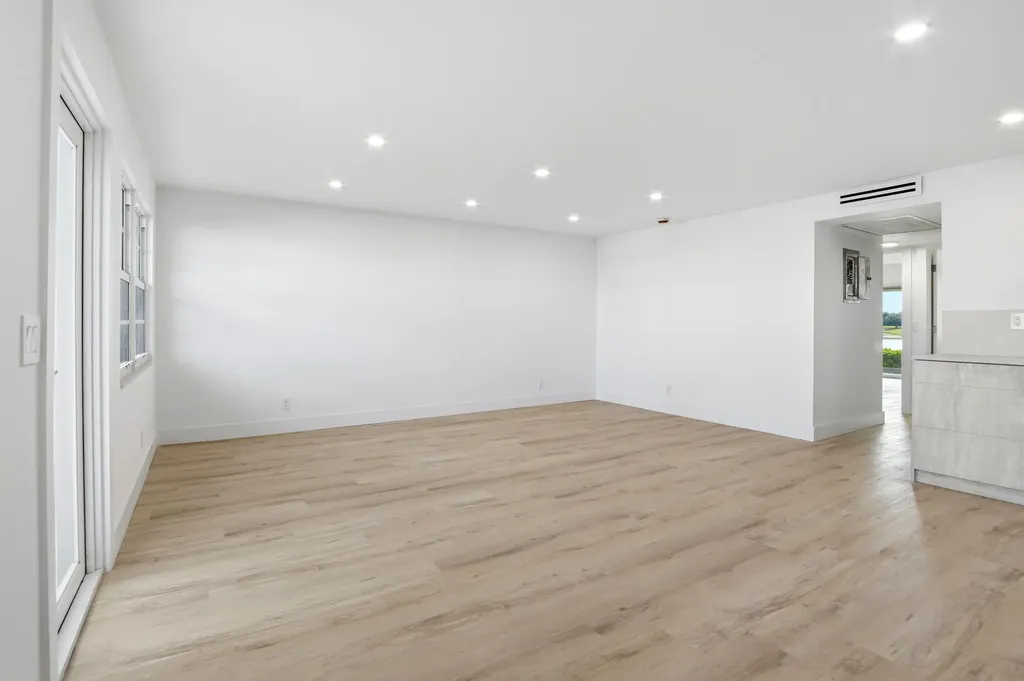 1023 Guildford Boca Raton FL 33434