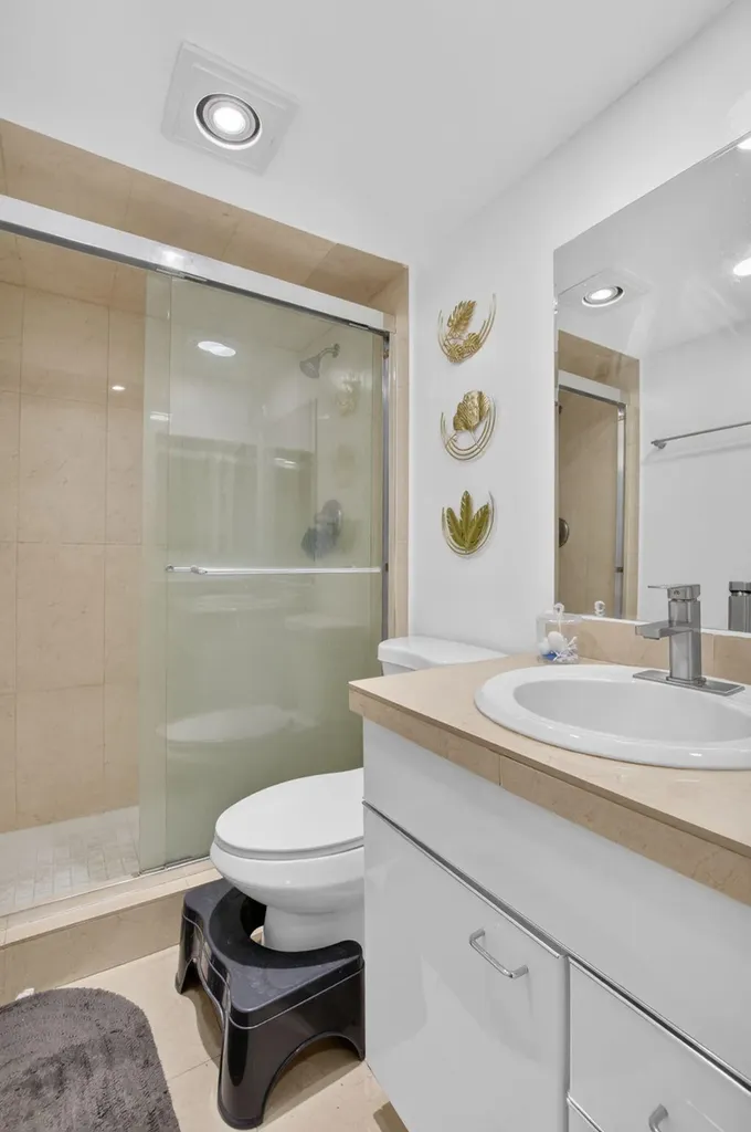 689 NE 6th Court Boynton Beach FL 33435