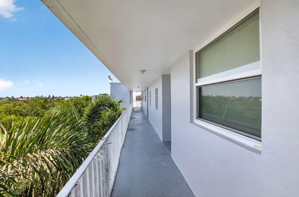 689 NE 6th Court Boynton Beach FL 33435