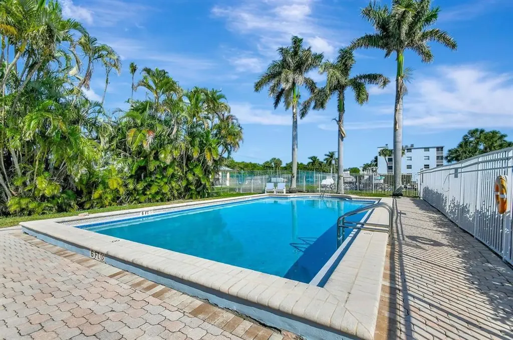 689 NE 6th Court Boynton Beach FL 33435