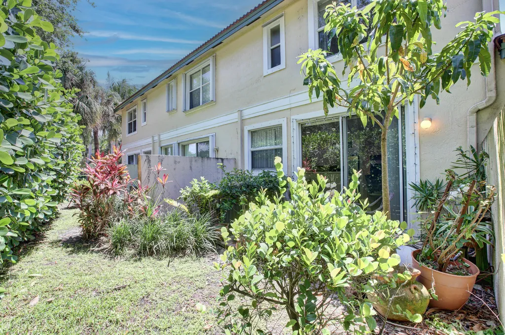 11705 NW 47th Drive Coral Springs FL 33076