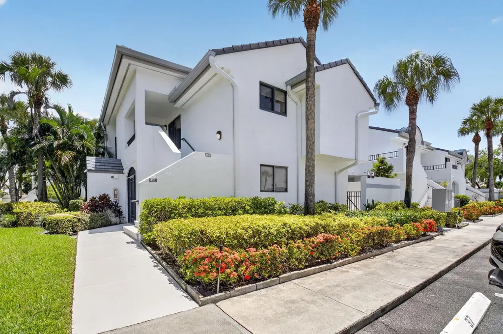 7665 Glendevon Lane Delray Beach FL 33446