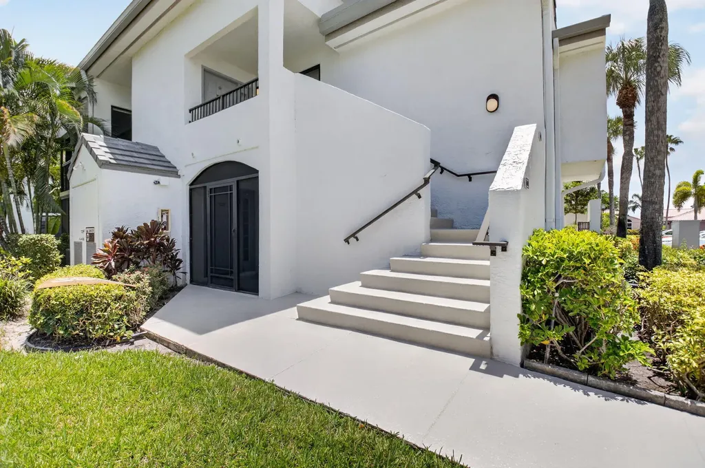 7665 Glendevon Lane Delray Beach FL 33446
