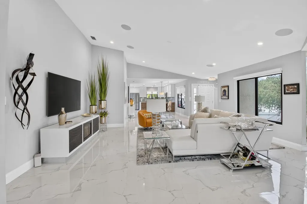 7665 Glendevon Lane Delray Beach FL 33446