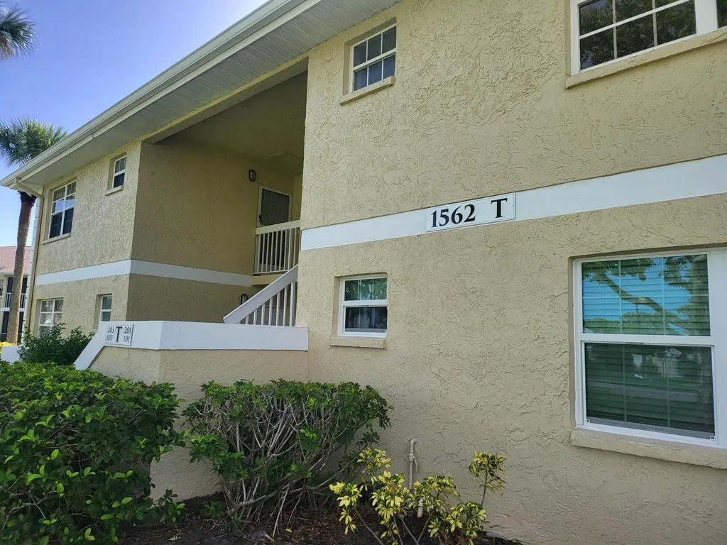 1562 SE Royal Green Circle Port St Lucie FL 34952