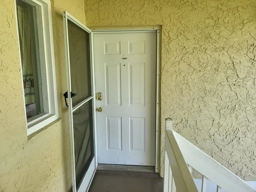 1562 SE Royal Green Circle Port St Lucie FL 34952