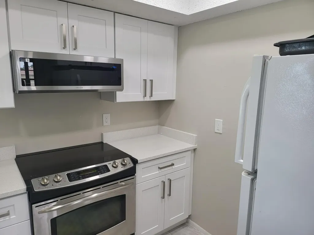 1562 SE Royal Green Circle Port St Lucie FL 34952