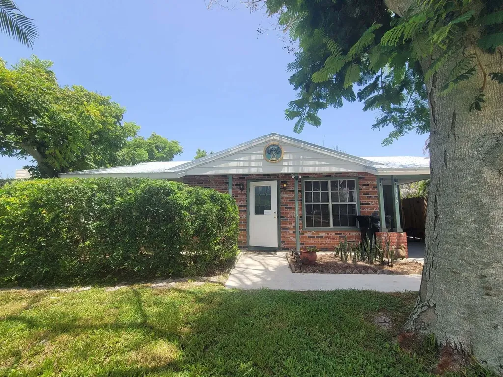 715 SE Forgal Street Port St Lucie FL 34983