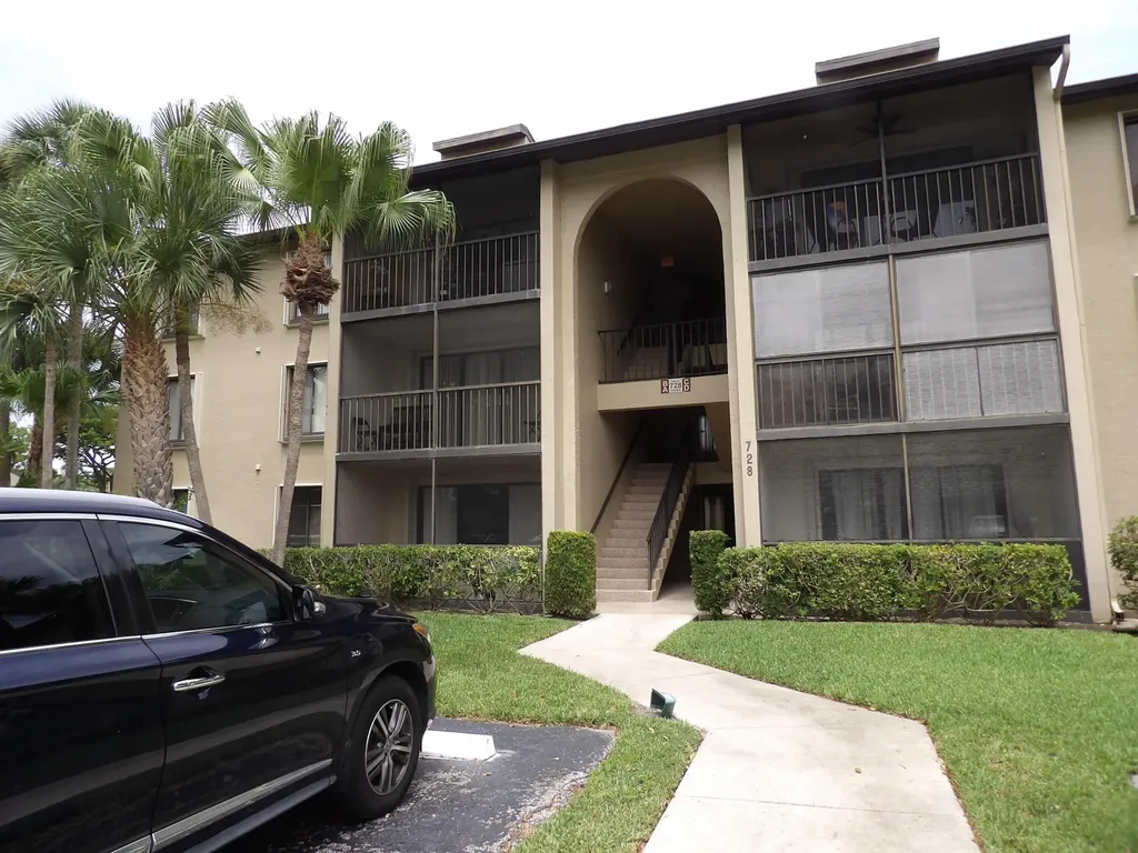 728 Sunny Pine Way Greenacres FL 33415