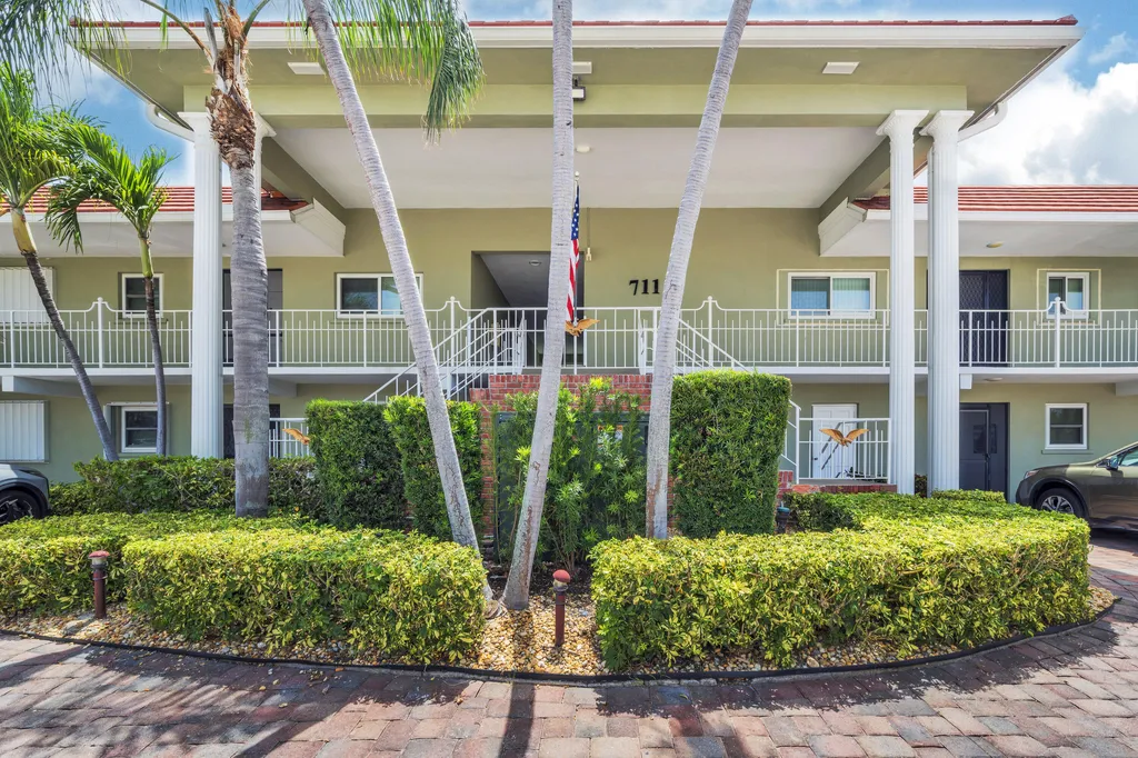 711 NE Harbour Terrace Boca Raton FL 33431