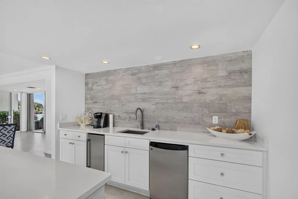 5400 N Ocean Drive SE Singer Island FL 33404