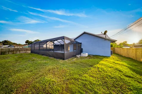 4802 Sunset Boulevard Fort Pierce FL 34982