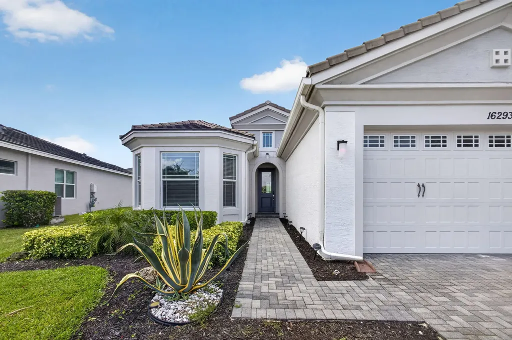 16293 Melogold Drive The Acreage FL 33470
