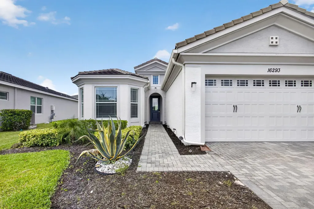 16293 Melogold Drive The Acreage FL 33470