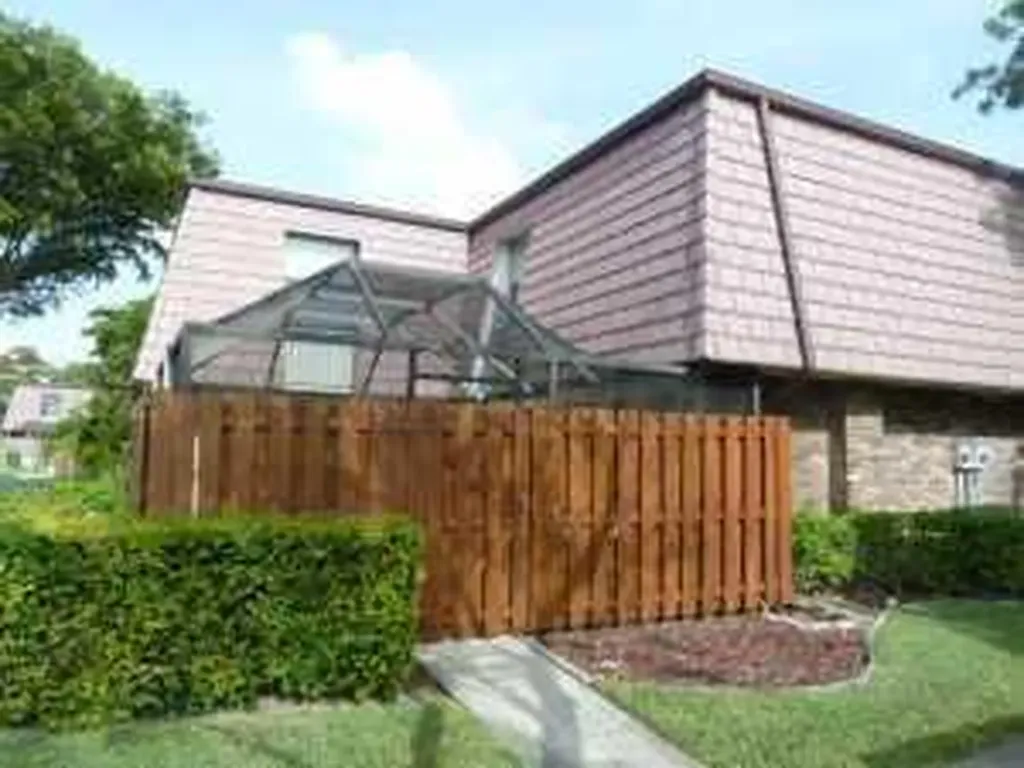 7696 Courtyard Run Run W Boca Raton FL 33433