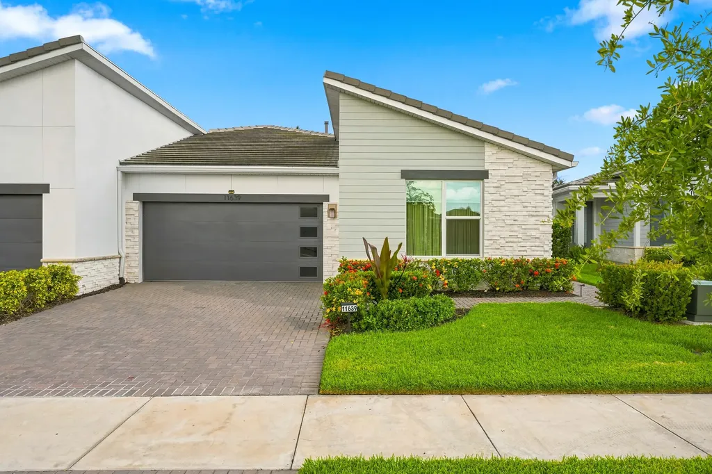 11639 SW Viridian Boulevard Port St Lucie FL 34987