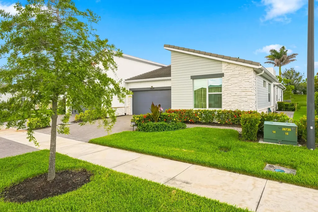 11639 SW Viridian Boulevard Port St Lucie FL 34987