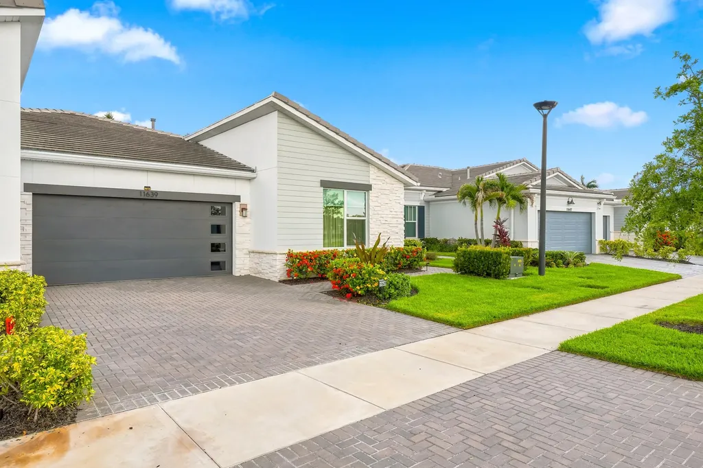 11639 SW Viridian Boulevard Port St Lucie FL 34987