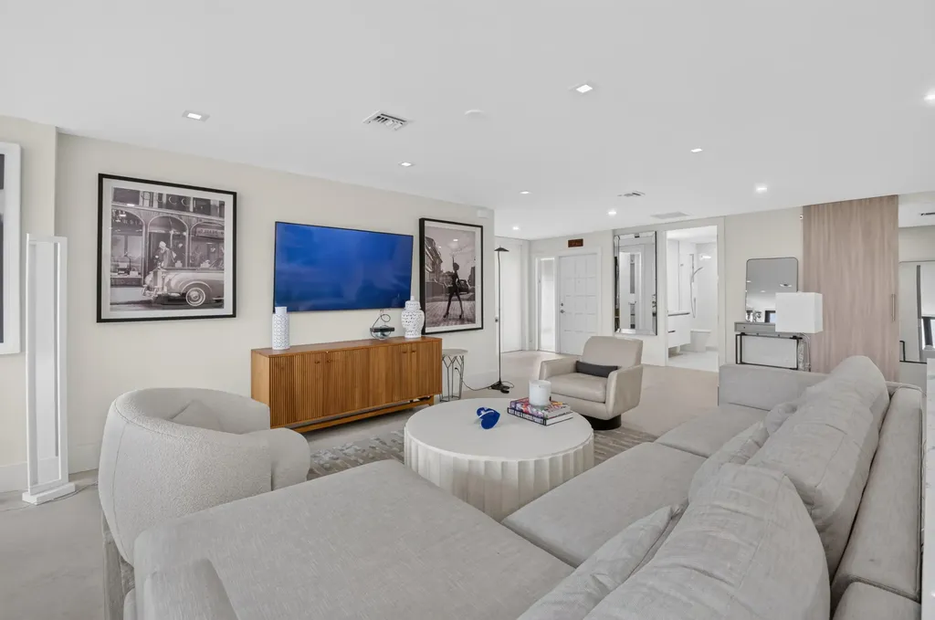 403 Bridgewood Court Boca Raton FL 33434