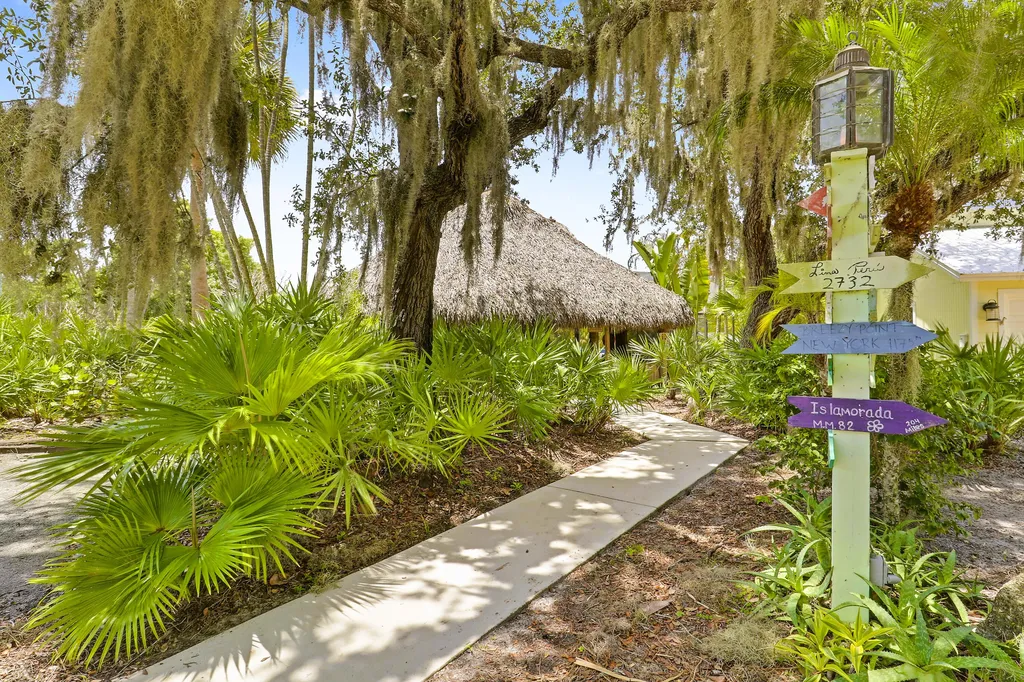 1824 SE Hideaway Circle Port St Lucie FL 34952