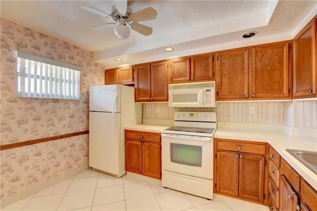 8735 Ramblewood Drive Coral Springs FL 33071