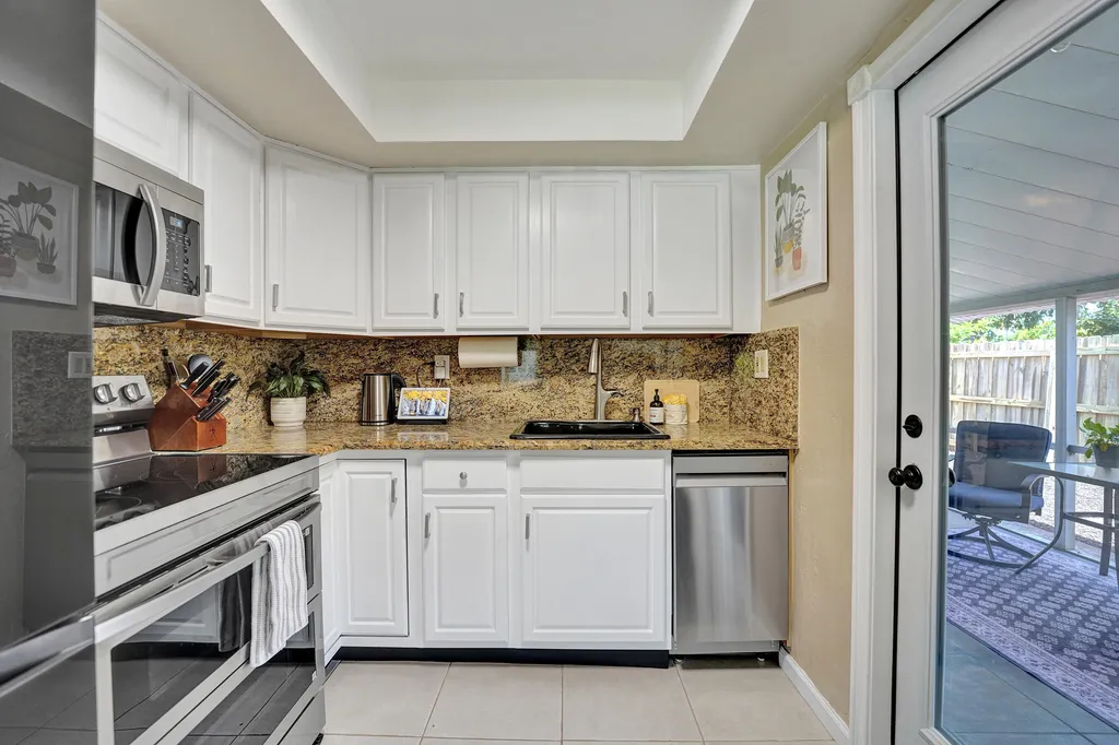 5940 NE 2nd Avenue Oakland Park FL 33334