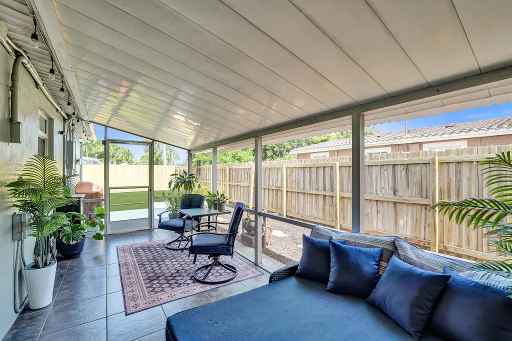 5940 NE 2nd Avenue Oakland Park FL 33334