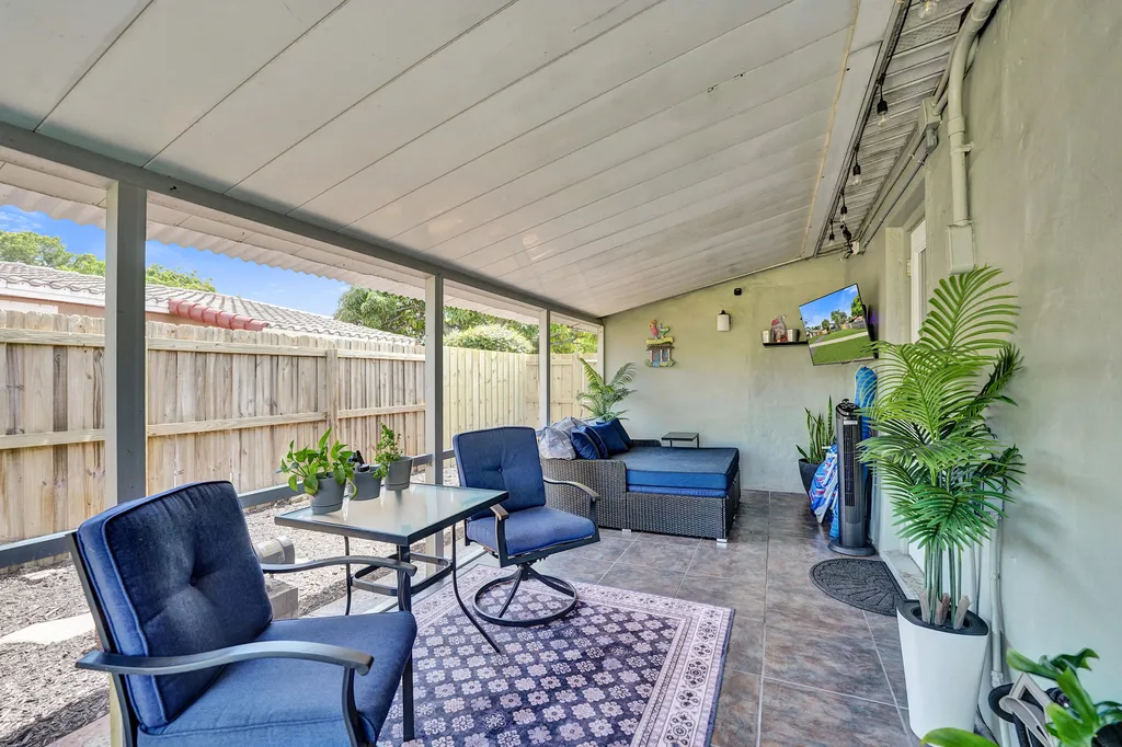 5940 NE 2nd Avenue Oakland Park FL 33334