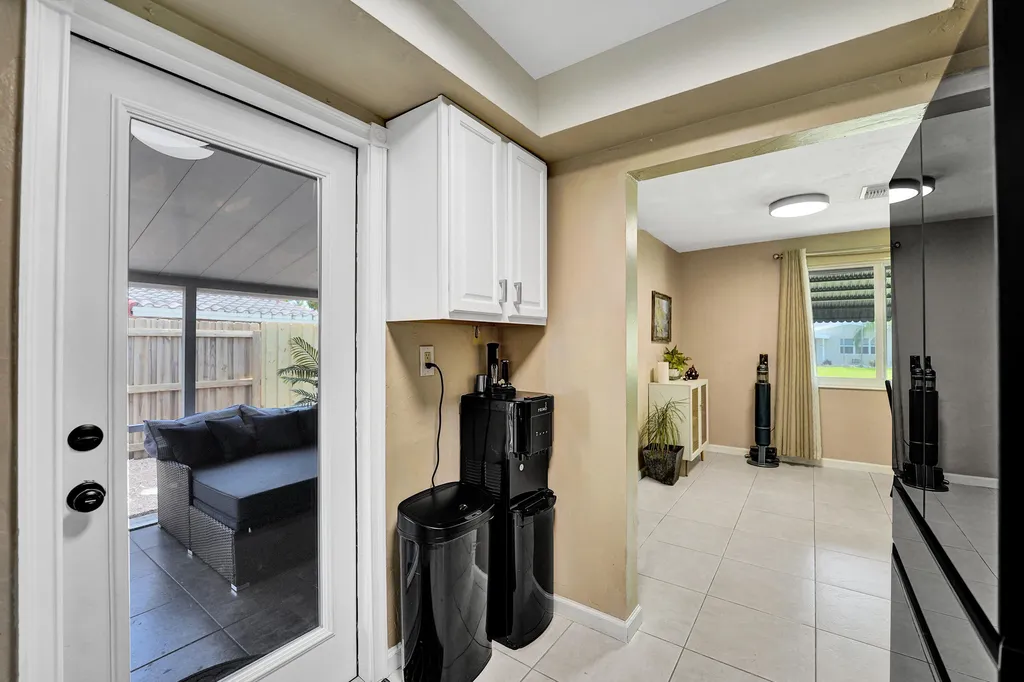 5940 NE 2nd Avenue Oakland Park FL 33334