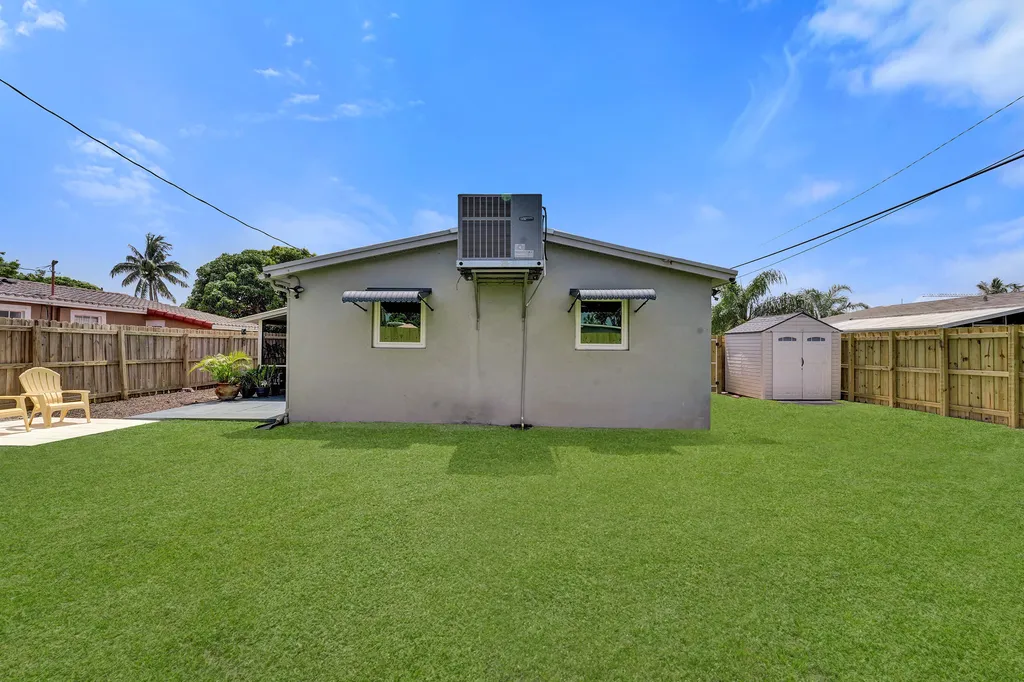 5940 NE 2nd Avenue Oakland Park FL 33334