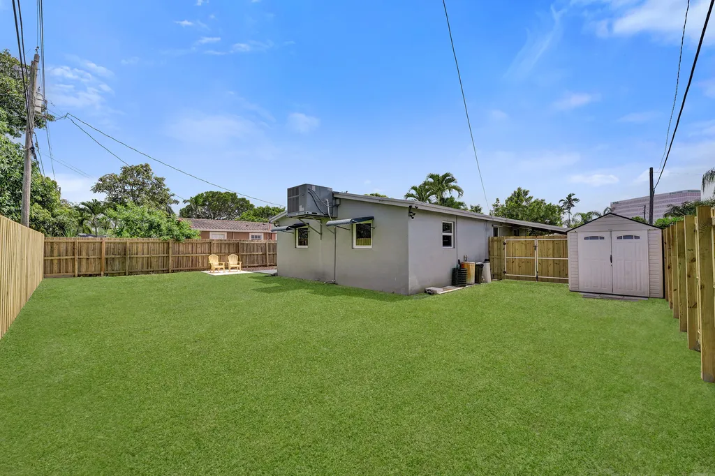 5940 NE 2nd Avenue Oakland Park FL 33334
