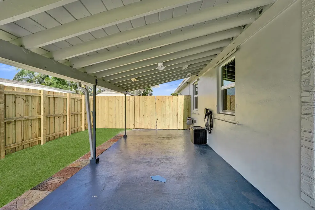 5940 NE 2nd Avenue Oakland Park FL 33334